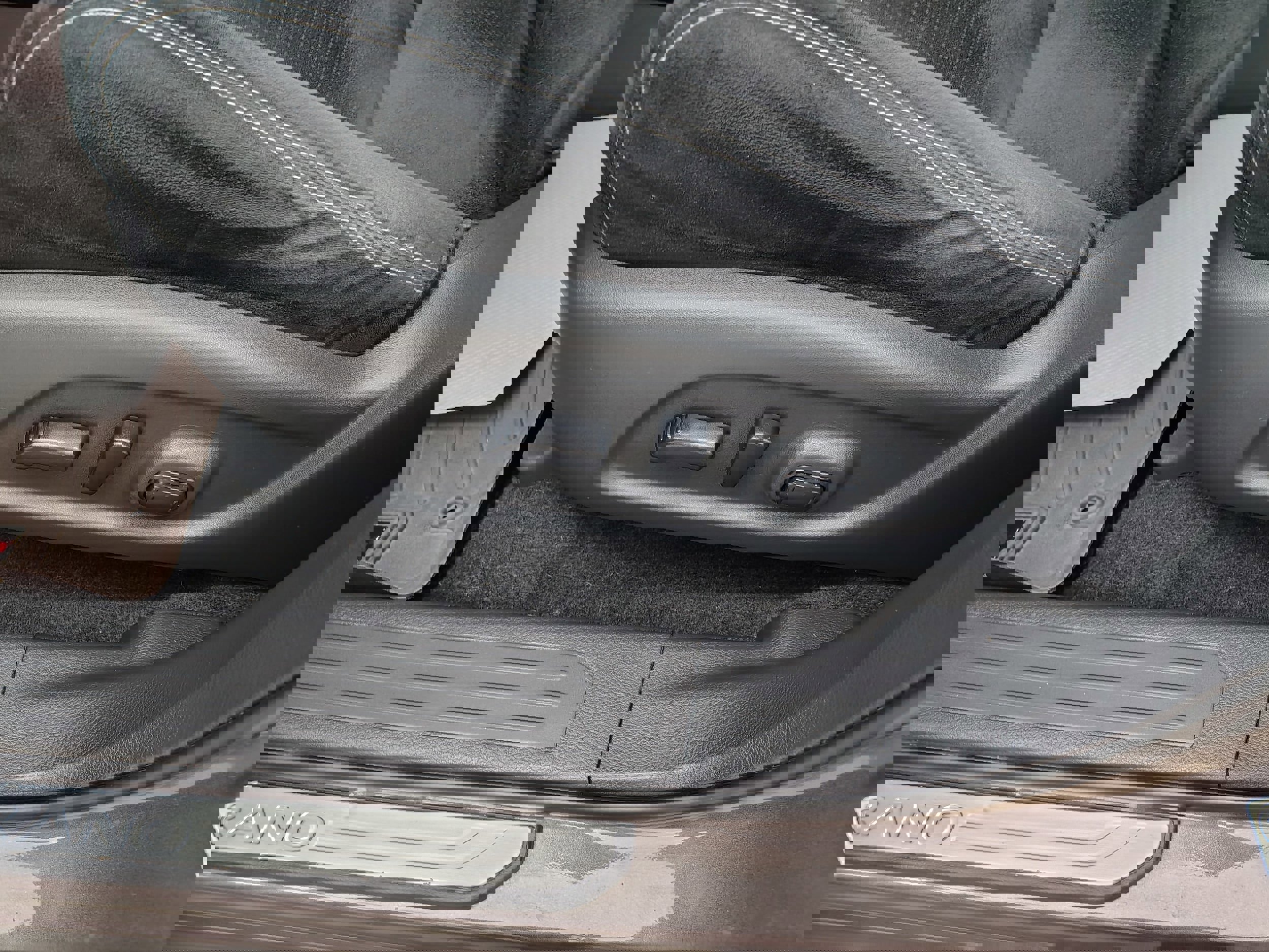 Used 2018 Nissan Murano SV w/ Premium Package image 18