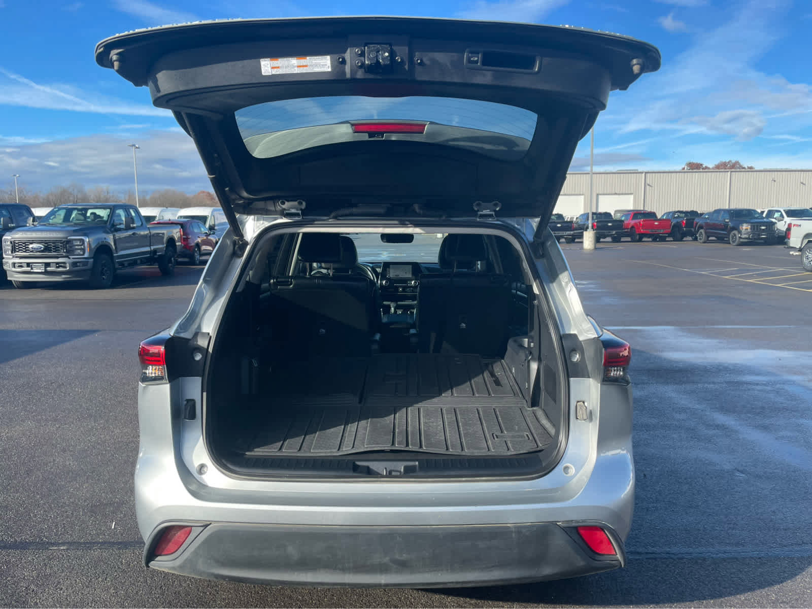 Used 2023 Toyota Highlander XLE image 10