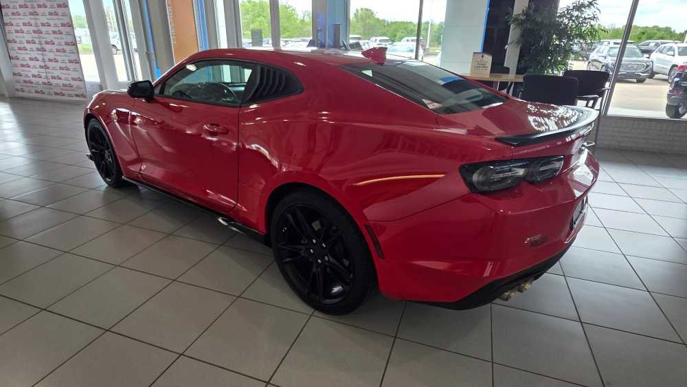 Used 2021 Chevrolet Camaro LT RWD image 3