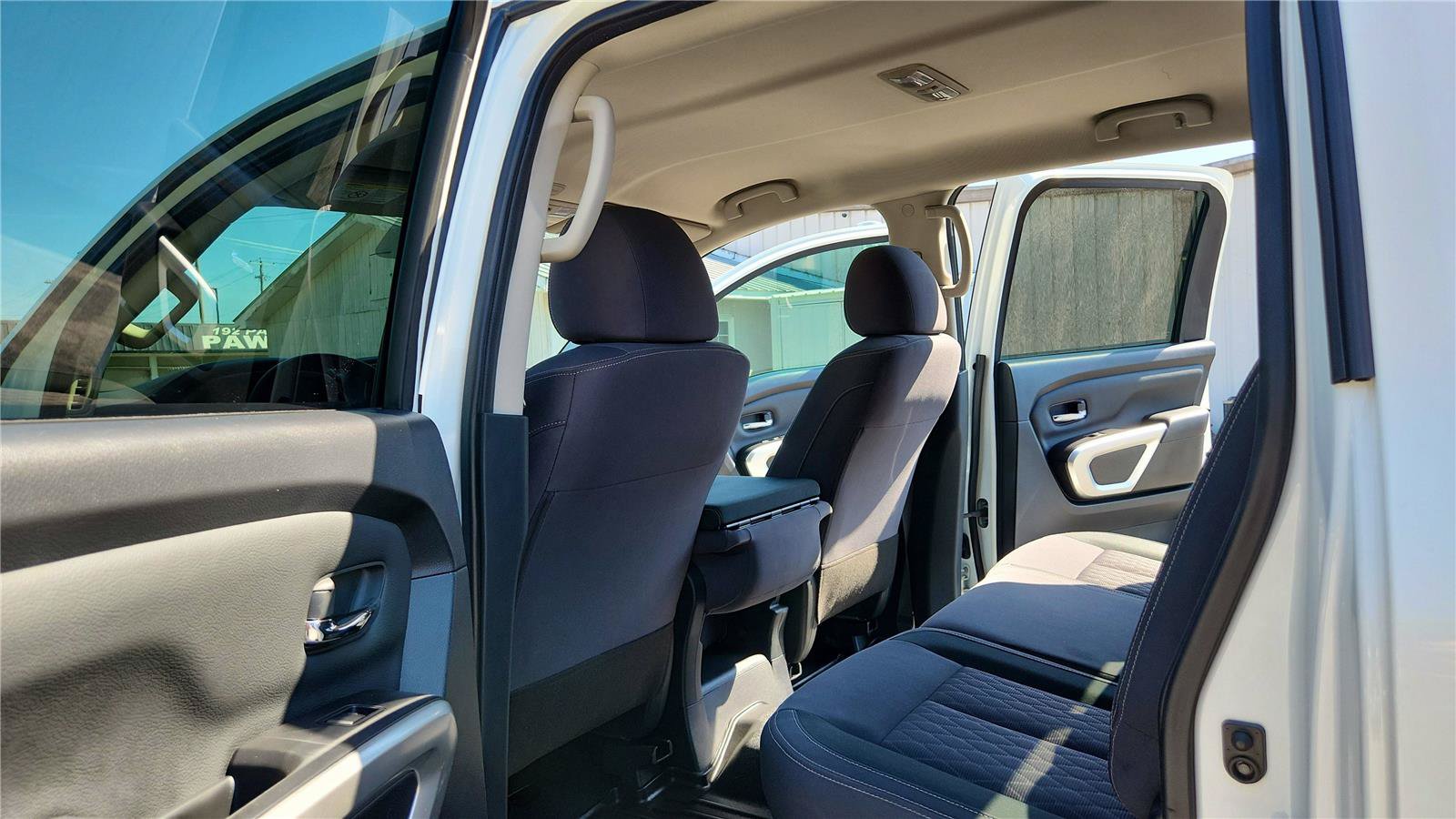 Used 2022 Nissan Titan SV AWD/4WD image 19