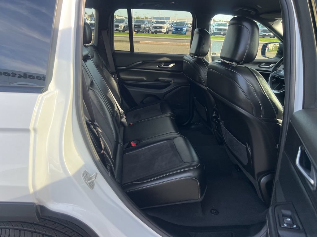 Used 2024 Jeep Grand Cherokee Altitude RWD image 39