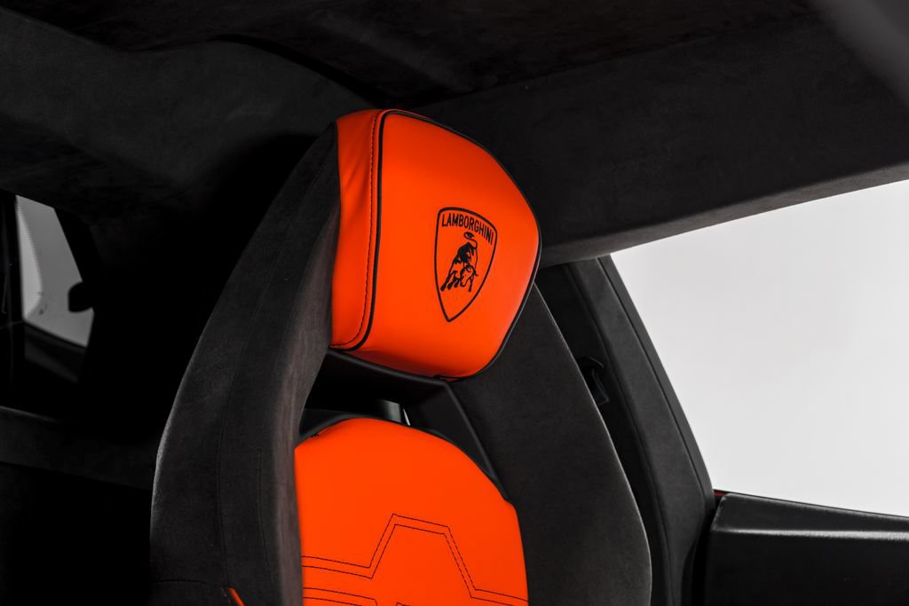 Used 2024 Lamborghini Revuelto AWD/4WD image 33