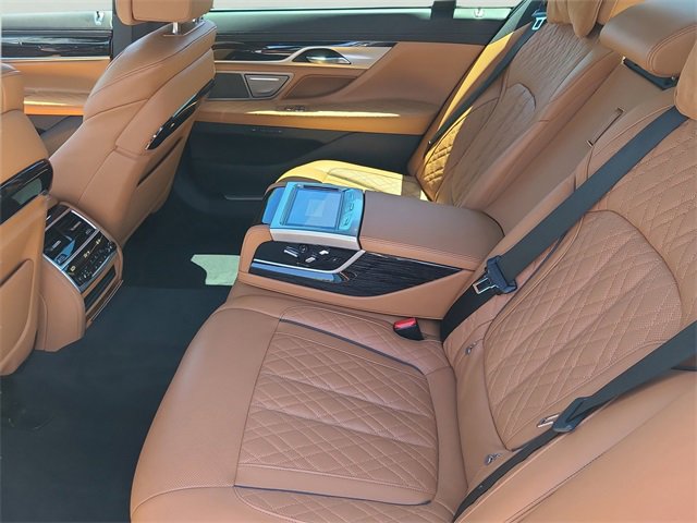 Used 2022 BMW 750i xDrive w/ Luxury Rear Seating Package image 11
