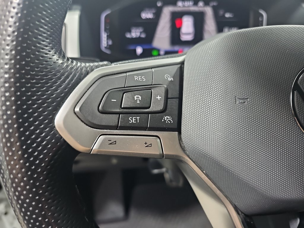 Used 2022 Volkswagen Atlas Cross Sport SEL R-Line AWD/4WD image 19