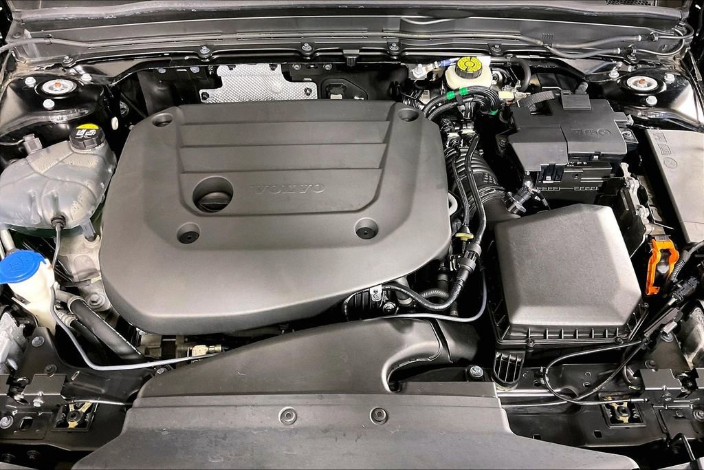 Used 2023 Volvo XC40 B5 Plus AWD/4WD image 9