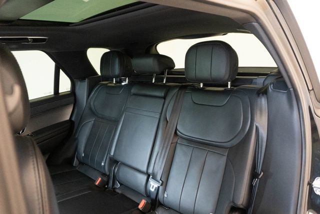 Used 2025 Land Rover Range Rover Sport SE AWD/4WD image 19