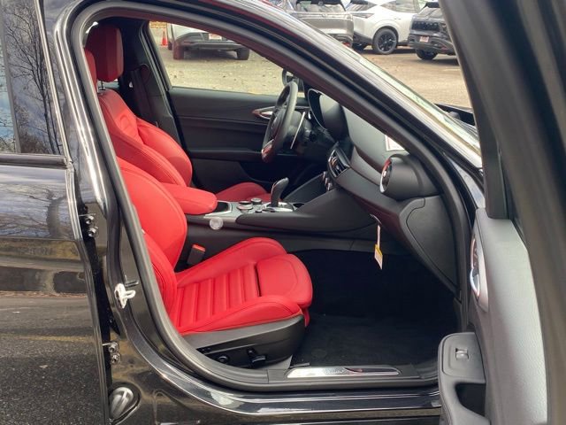 New 2025 Alfa Romeo Giulia AWD image 37