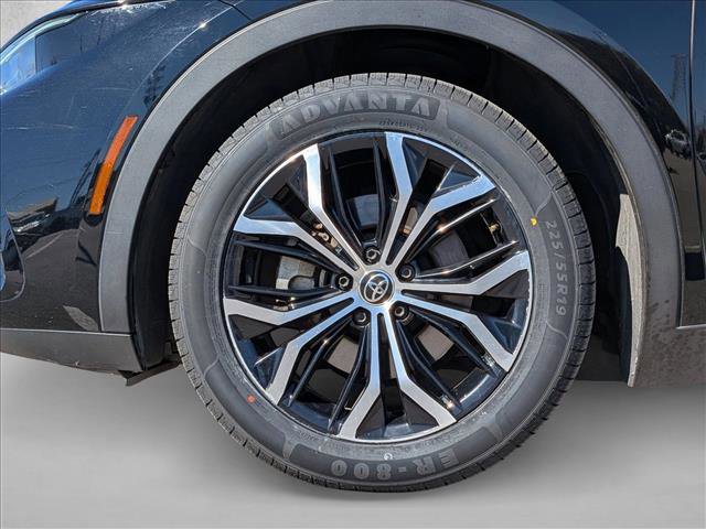 Used 2023 Toyota Crown XLE image 24