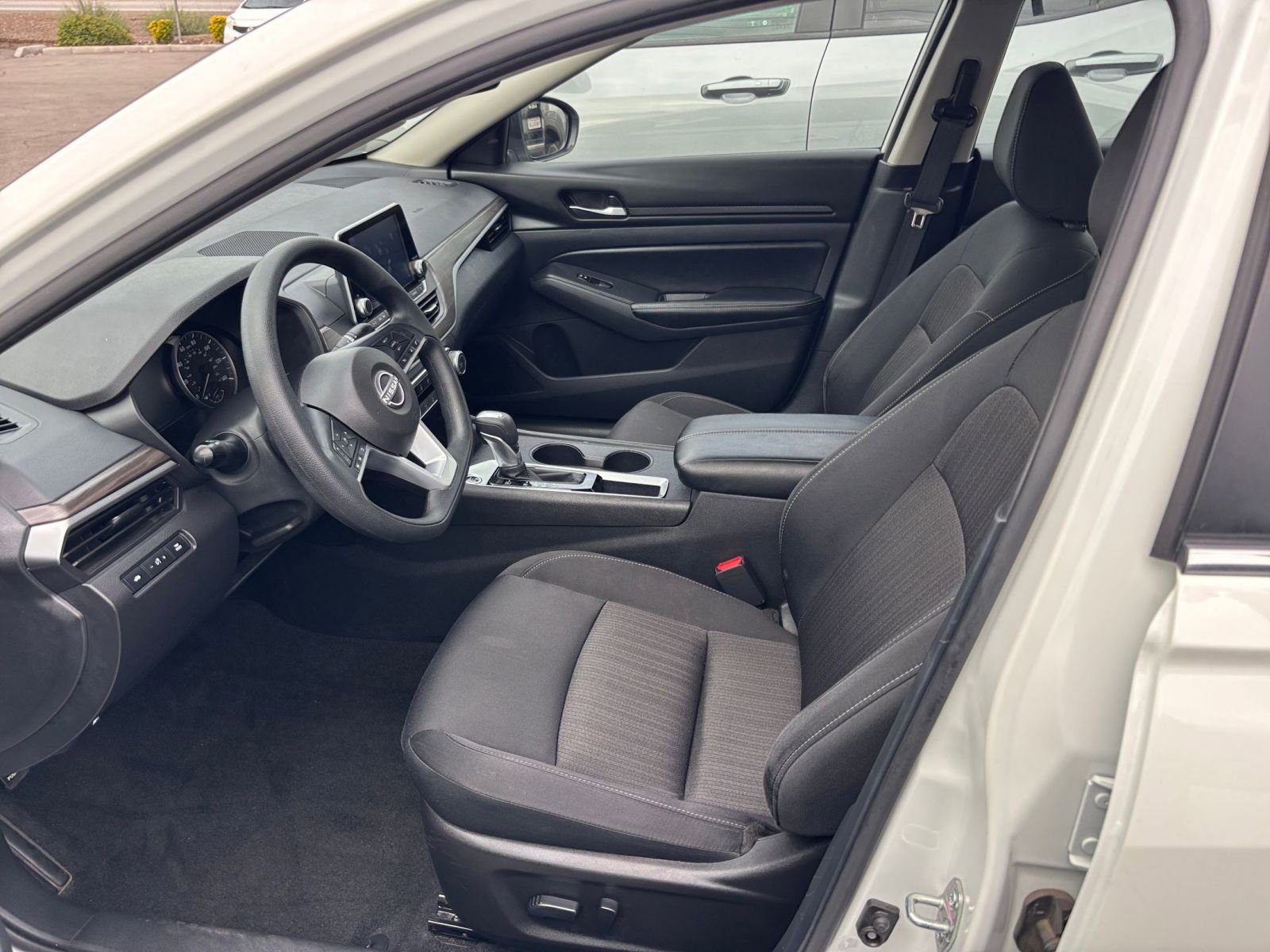Used 2025 Nissan Altima 2.5 SV FWD image 29