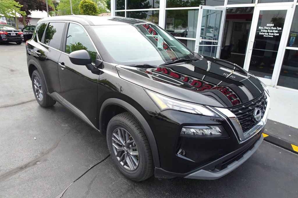 Used 2023 Nissan Rogue S image 9