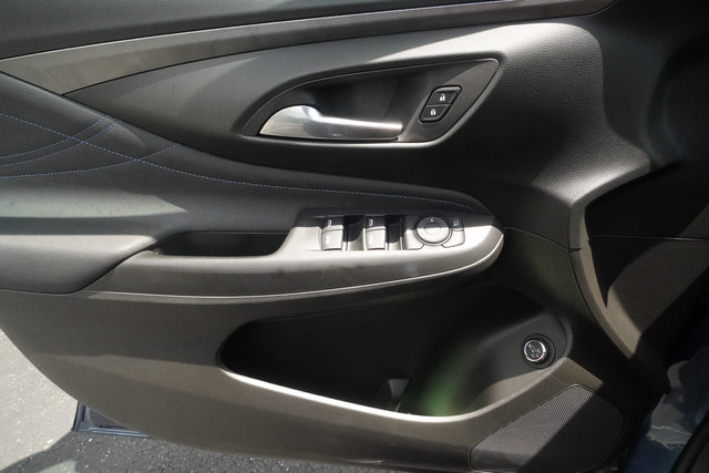 Used 2025 Buick Envista Sport Touring w/ Convenience I Package FWD image 9