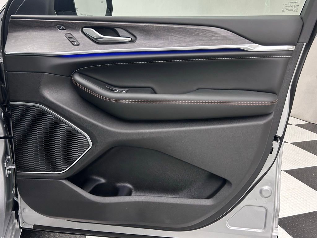 New 2025 Jeep Grand Cherokee Overland w/ Adv Protech Group III image 22