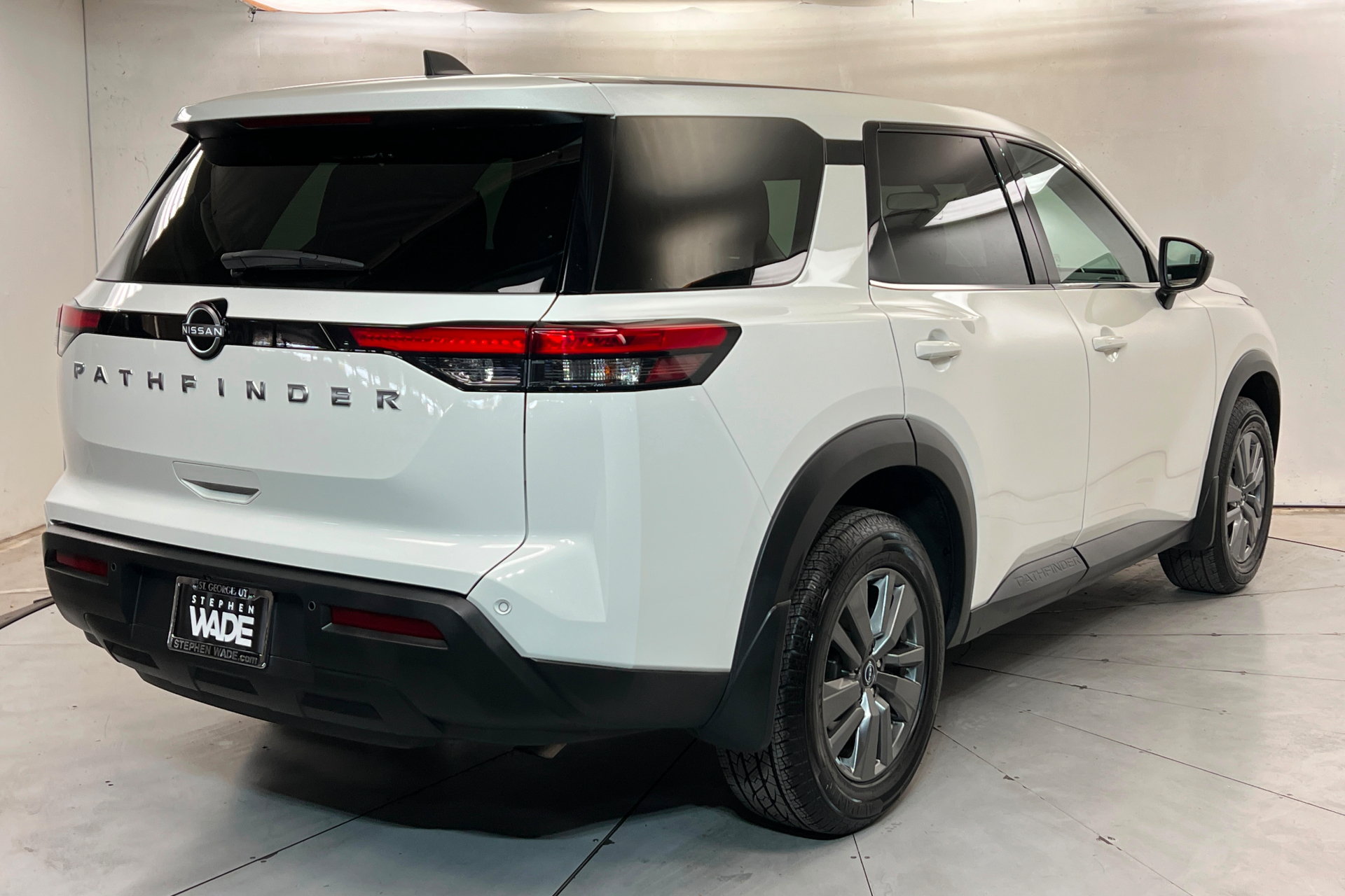 Used 2025 Nissan Pathfinder S FWD image 6