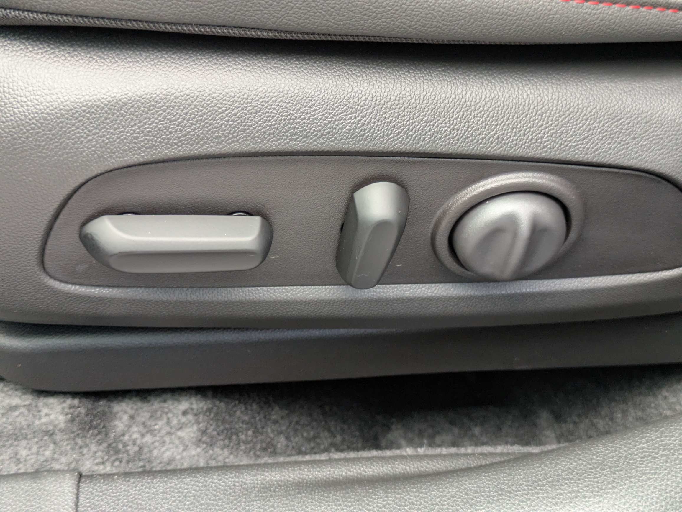 New 2026 Chevrolet Trax RS w/ Sunroof Package FWD image 11