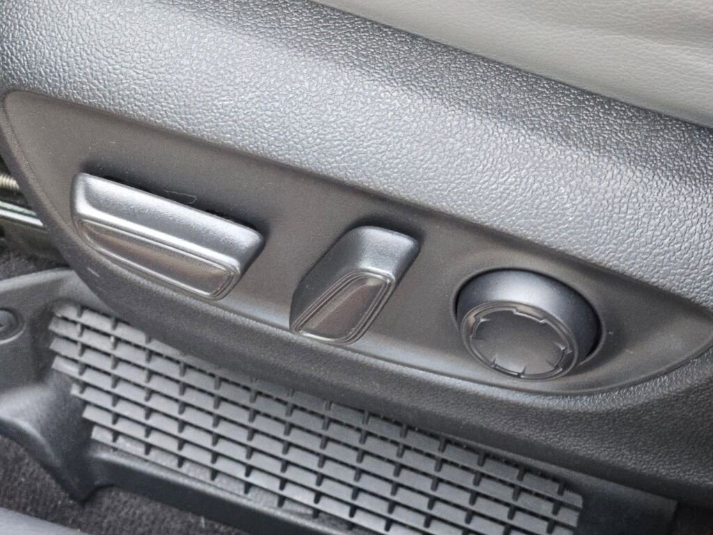 Used 2023 Toyota Sienna XLE image 27