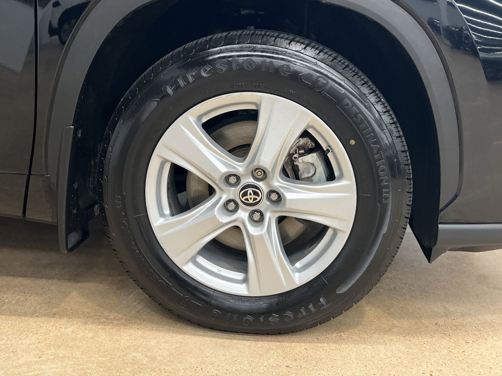 Used 2022 Toyota Highlander LE AWD/4WD image 10