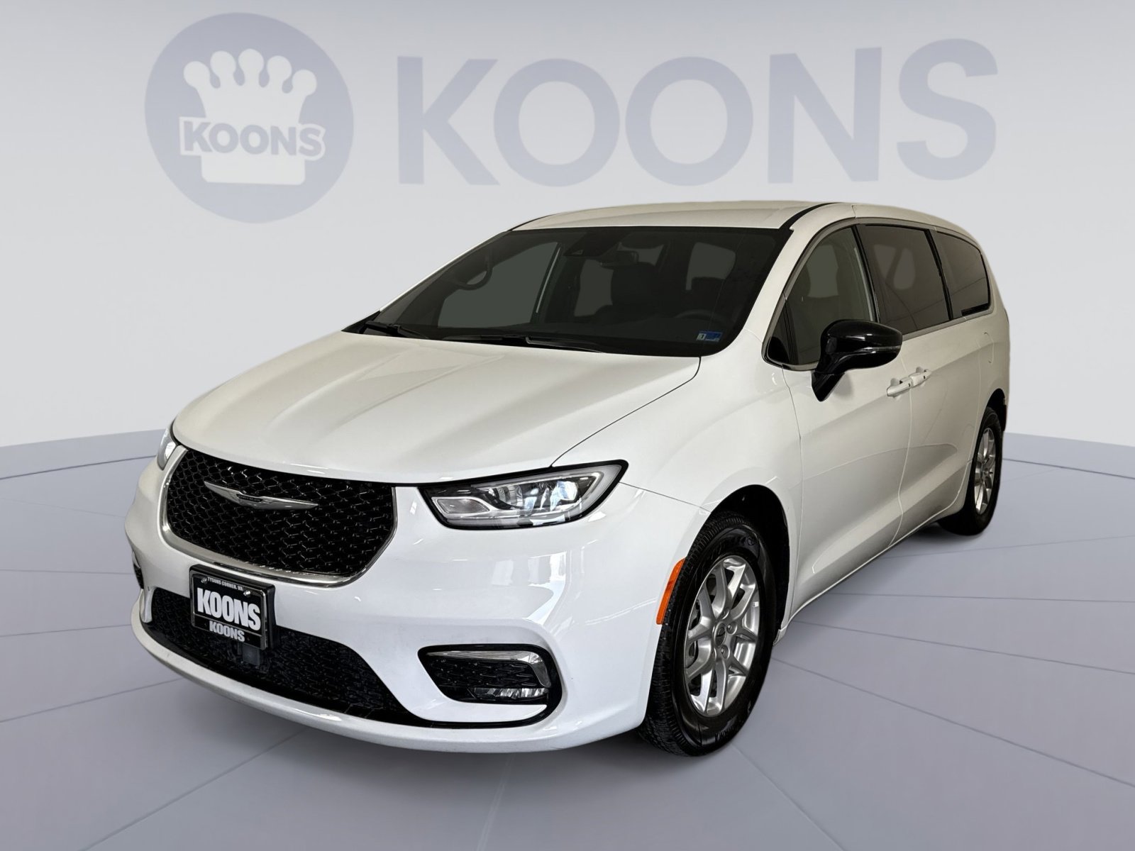 Used 2025 Chrysler Pacifica Select