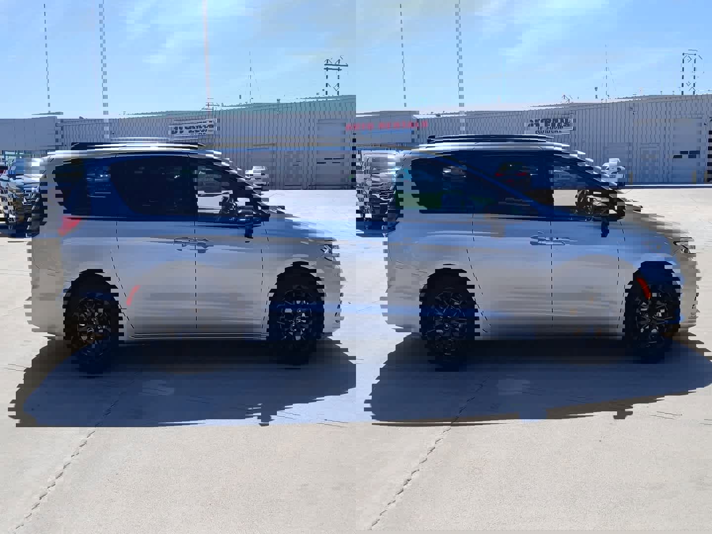 New 2026 Chrysler Pacifica Limited w/ S Appearance Package image 9