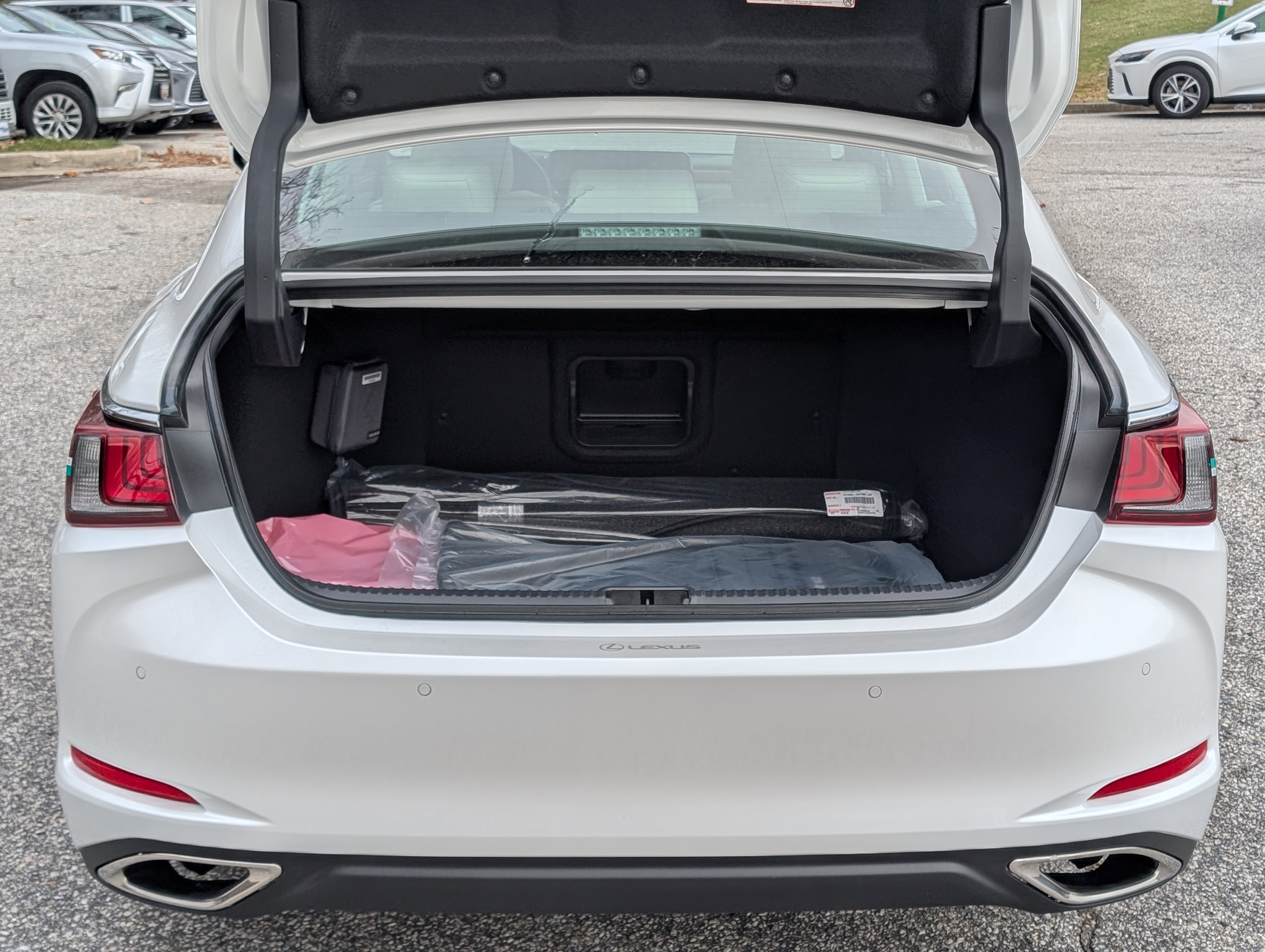 New 2025 Lexus ES 350 w/ Premium Package image 9