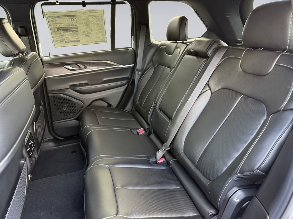New 2025 Jeep Grand Cherokee Limited image 17