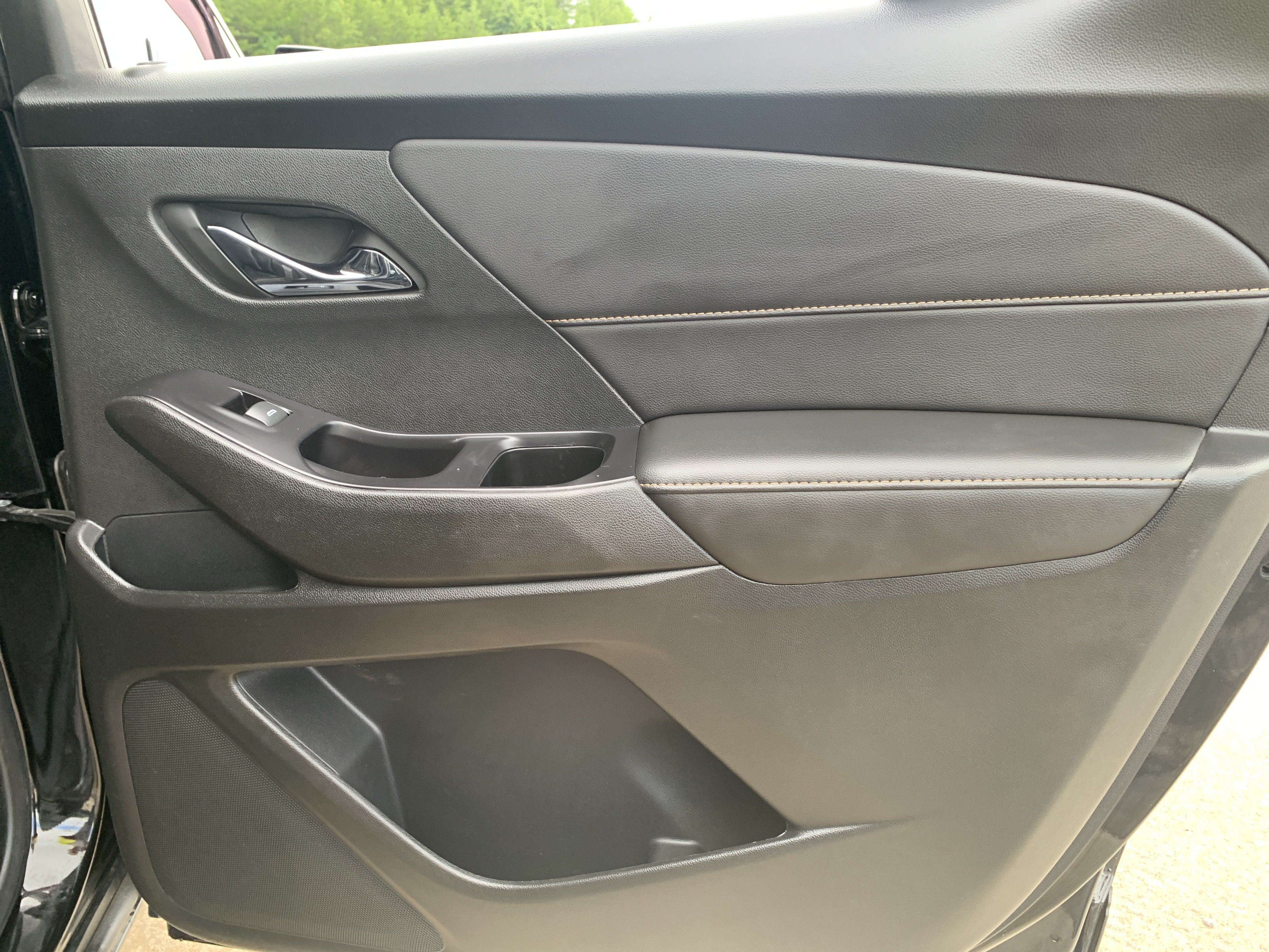 Used 2020 Chevrolet Traverse RS FWD image 46
