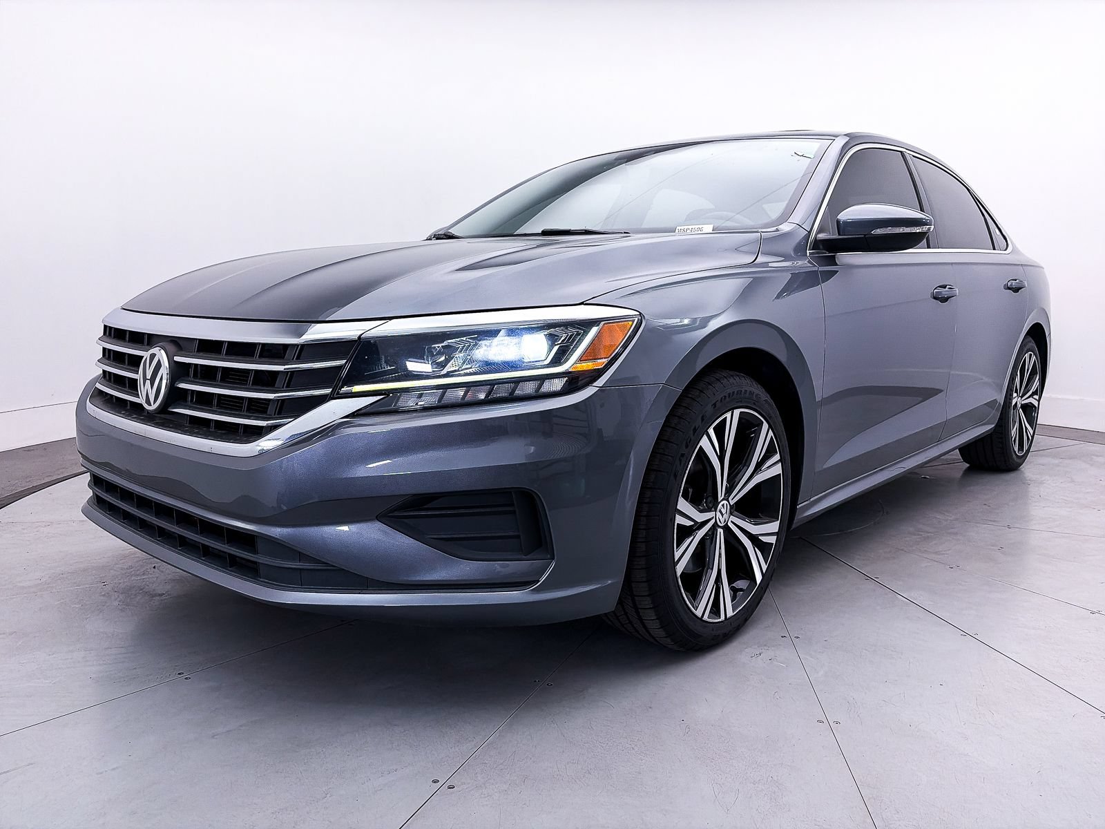 Used 2022 Volkswagen Passat 2.0T SE FWD image 12