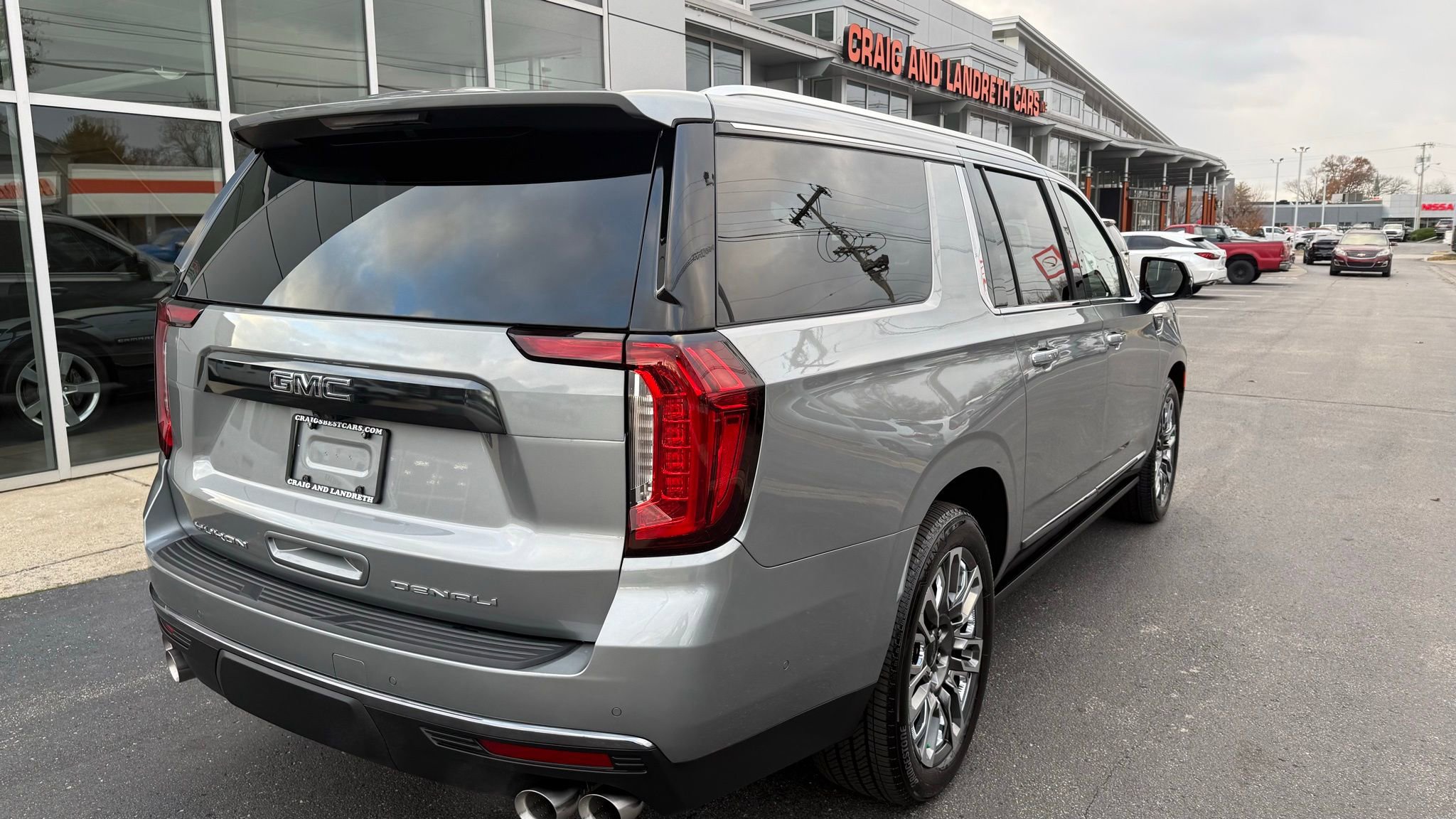 Used 2024 GMC Yukon XL Denali Ultimate image 3