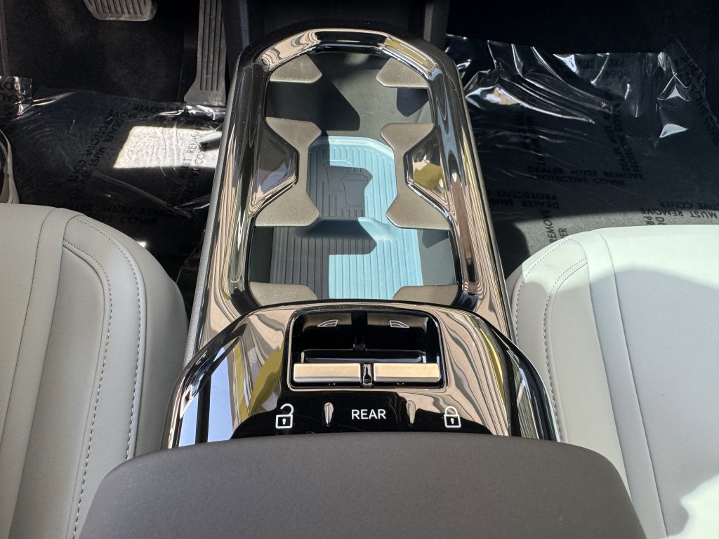 Used 2025 Volvo EX30 Ultra image 23