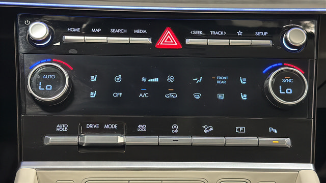 Used 2024 Hyundai Santa Fe Calligraphy AWD/4WD image 18
