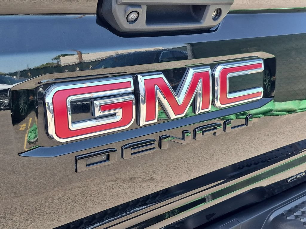 Certified 2023 GMC Canyon Denali w/ Denali Black Edition AWD/4WD image 33