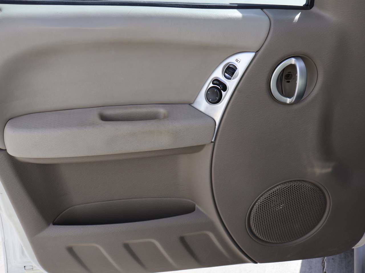 Used 2005 Jeep Liberty Limited AWD/4WD image 7