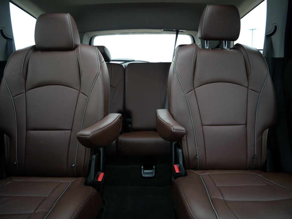 Used 2020 Buick Enclave Avenir w/ Avenir Technology Package FWD image 17