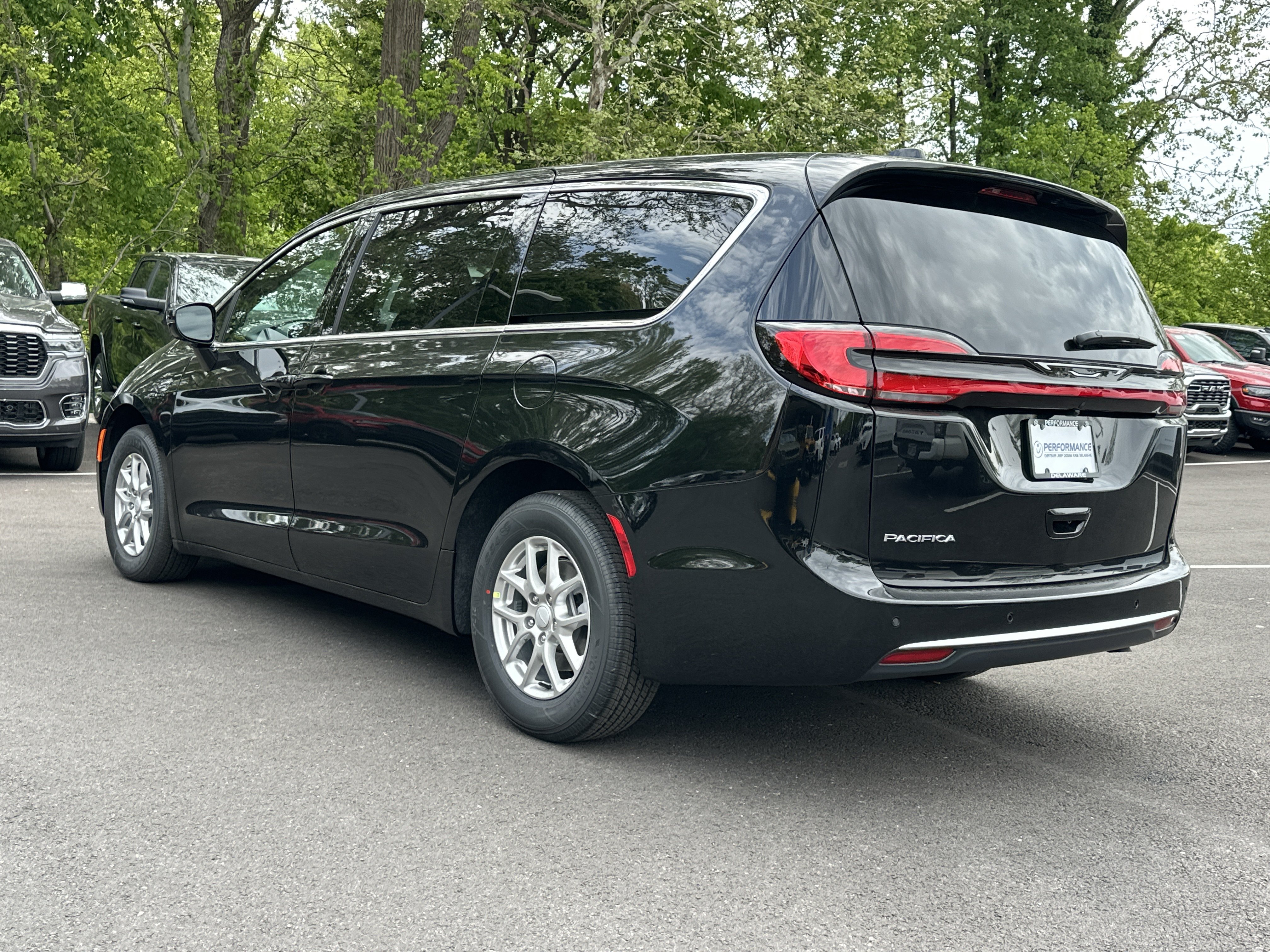 New 2027 Chrysler Pacifica Select w/ Family Tech Group FWD image 24