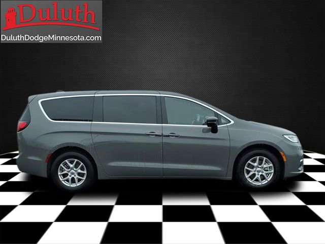 Used 2025 Chrysler Pacifica Select FWD image 6