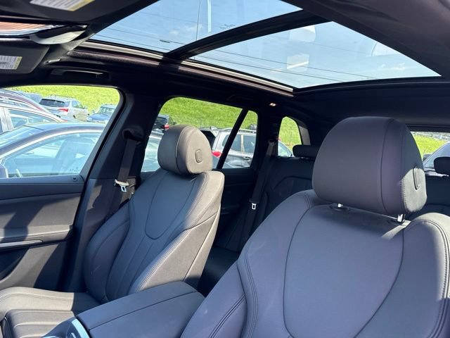 Used 2022 BMW X5 xDrive40i w/ Parking Assistance Package AWD/4WD image 14
