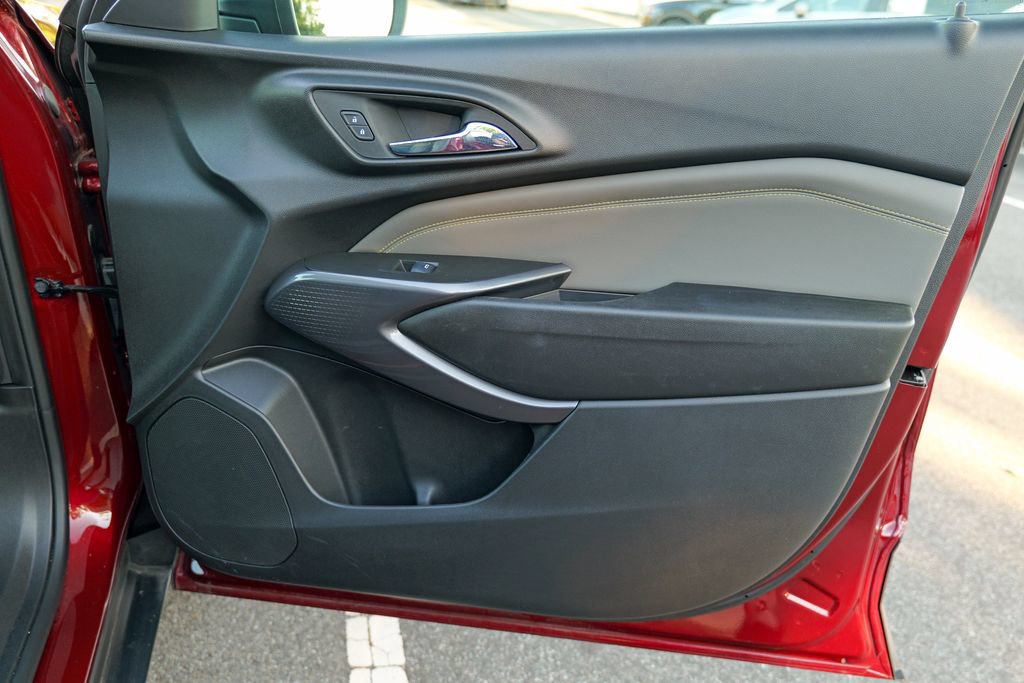 Used 2024 Chevrolet Trax ACTIV w/ Sunroof Package FWD image 31