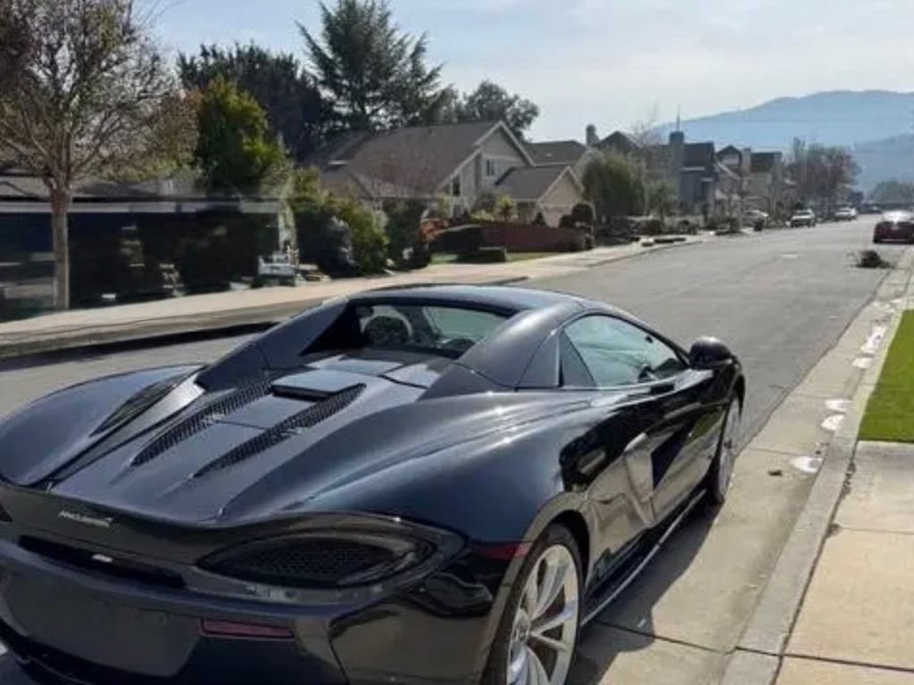 Used 2019 McLaren 570S Spider RWD image 7