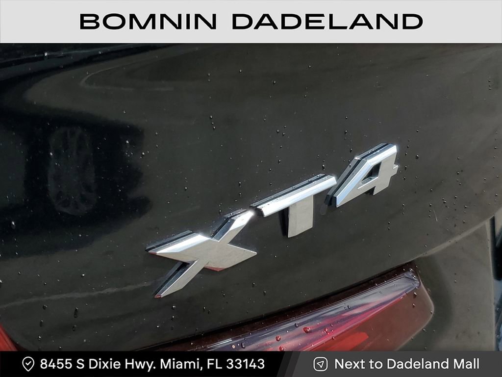 Used 2022 Cadillac XT4 Luxury w/ Driver Awareness Package image 7