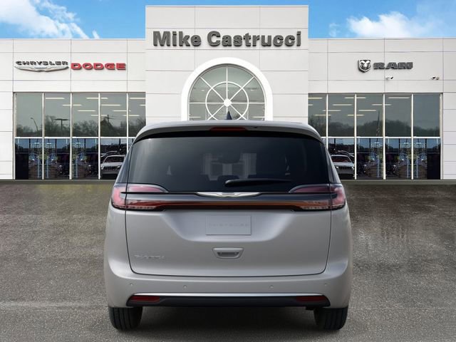 New 2026 Chrysler Pacifica Select image 7