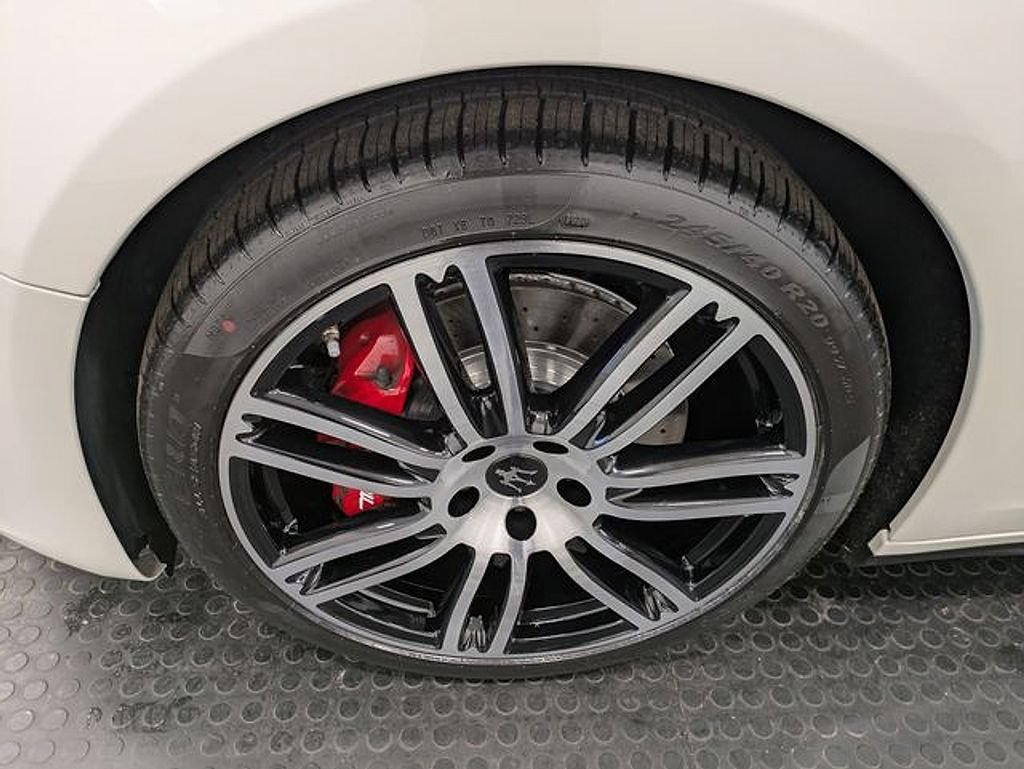 Used 2019 Maserati Ghibli S Q4 AWD/4WD image 9