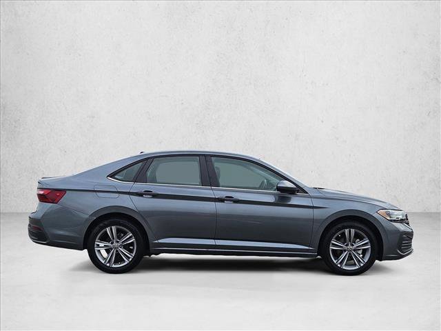 Used 2024 Volkswagen Jetta SE FWD image 4