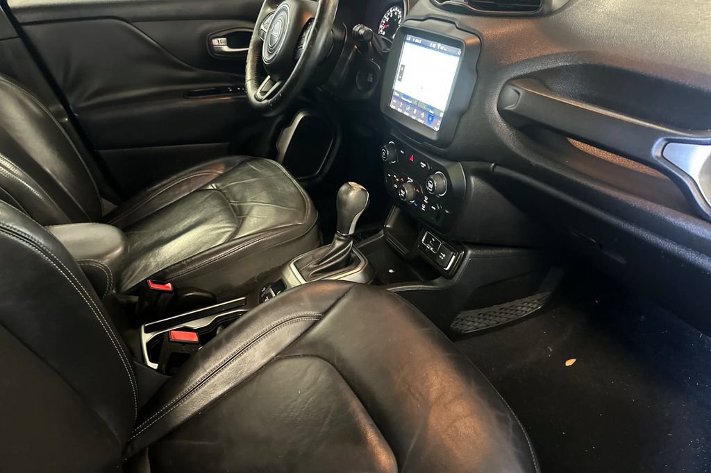 Used 2019 Jeep Renegade Limited w/ UConnect 8.4 Nav Group FWD image 16