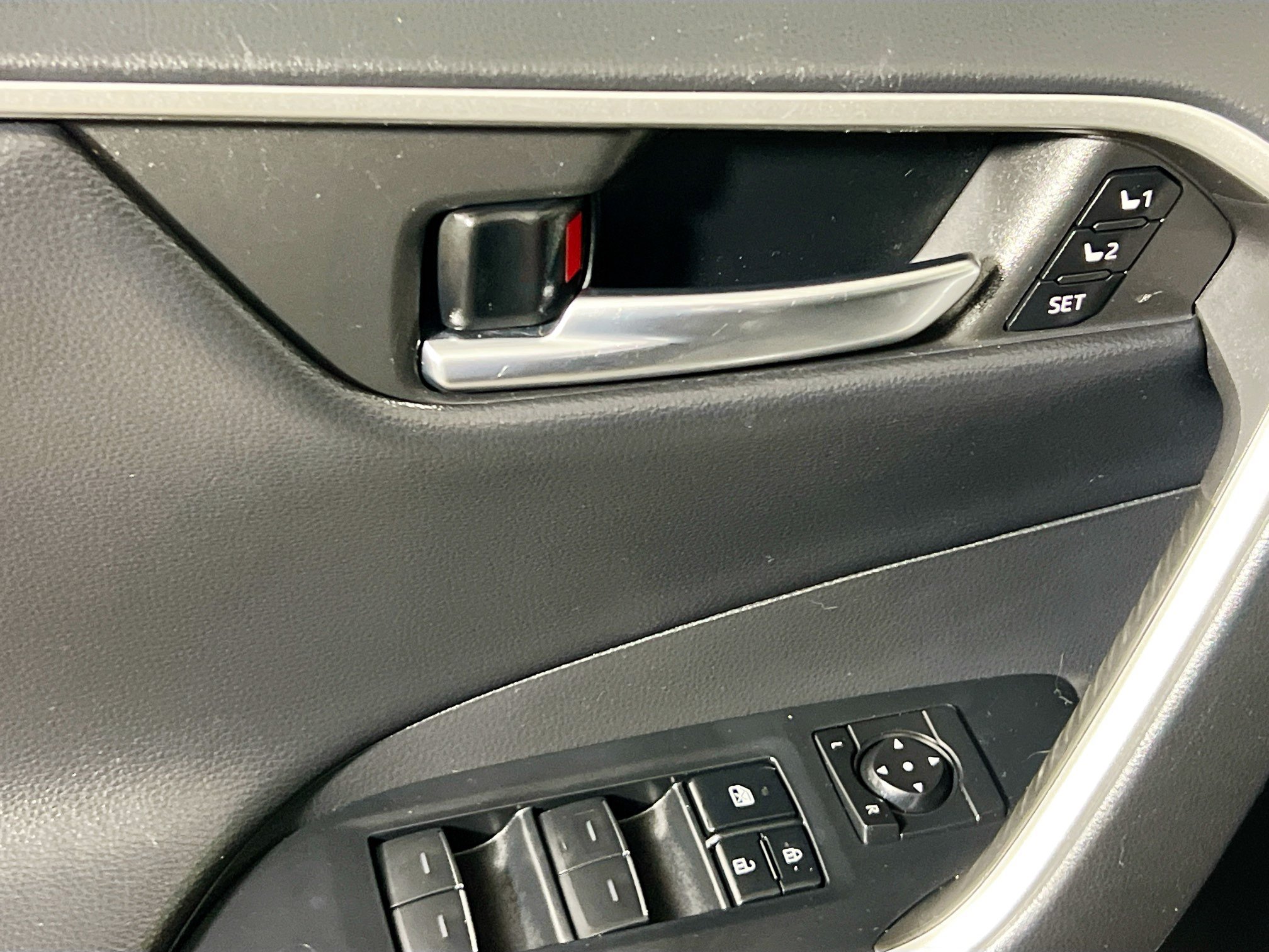 Used 2022 Toyota RAV4 Limited AWD/4WD image 16