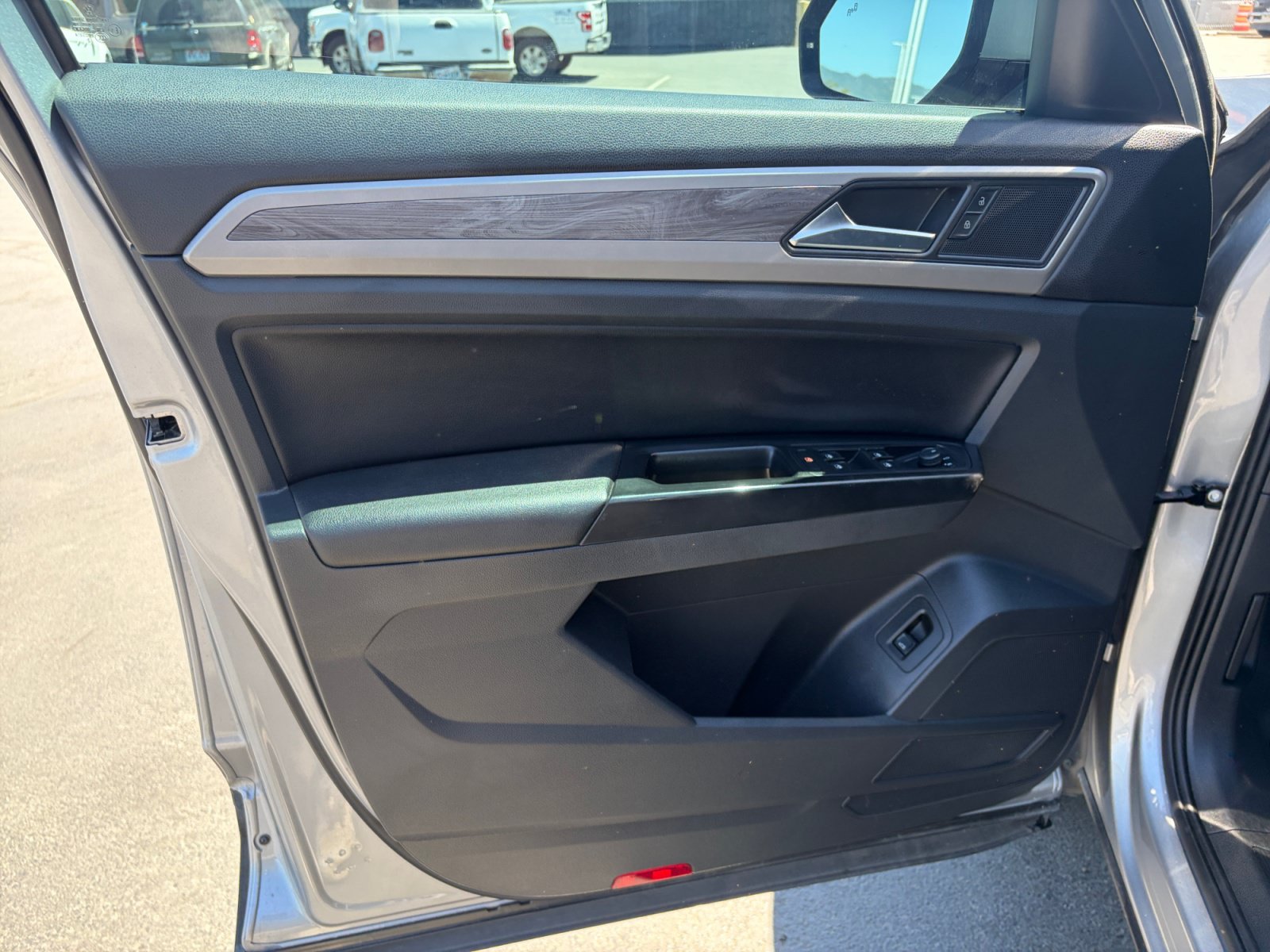 Used 2020 Volkswagen Atlas Cross Sport SE AWD/4WD image 17