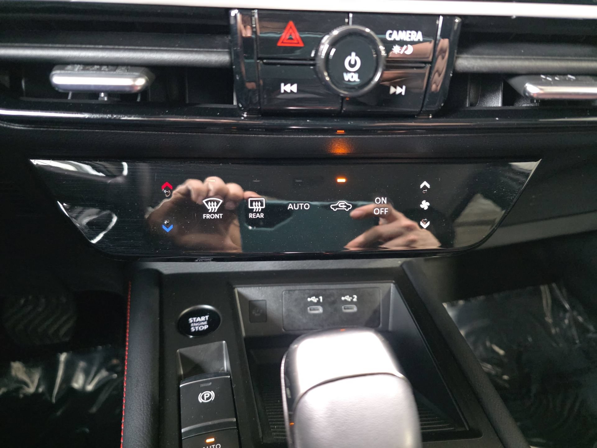 Used 2025 Nissan Kicks SR FWD image 23