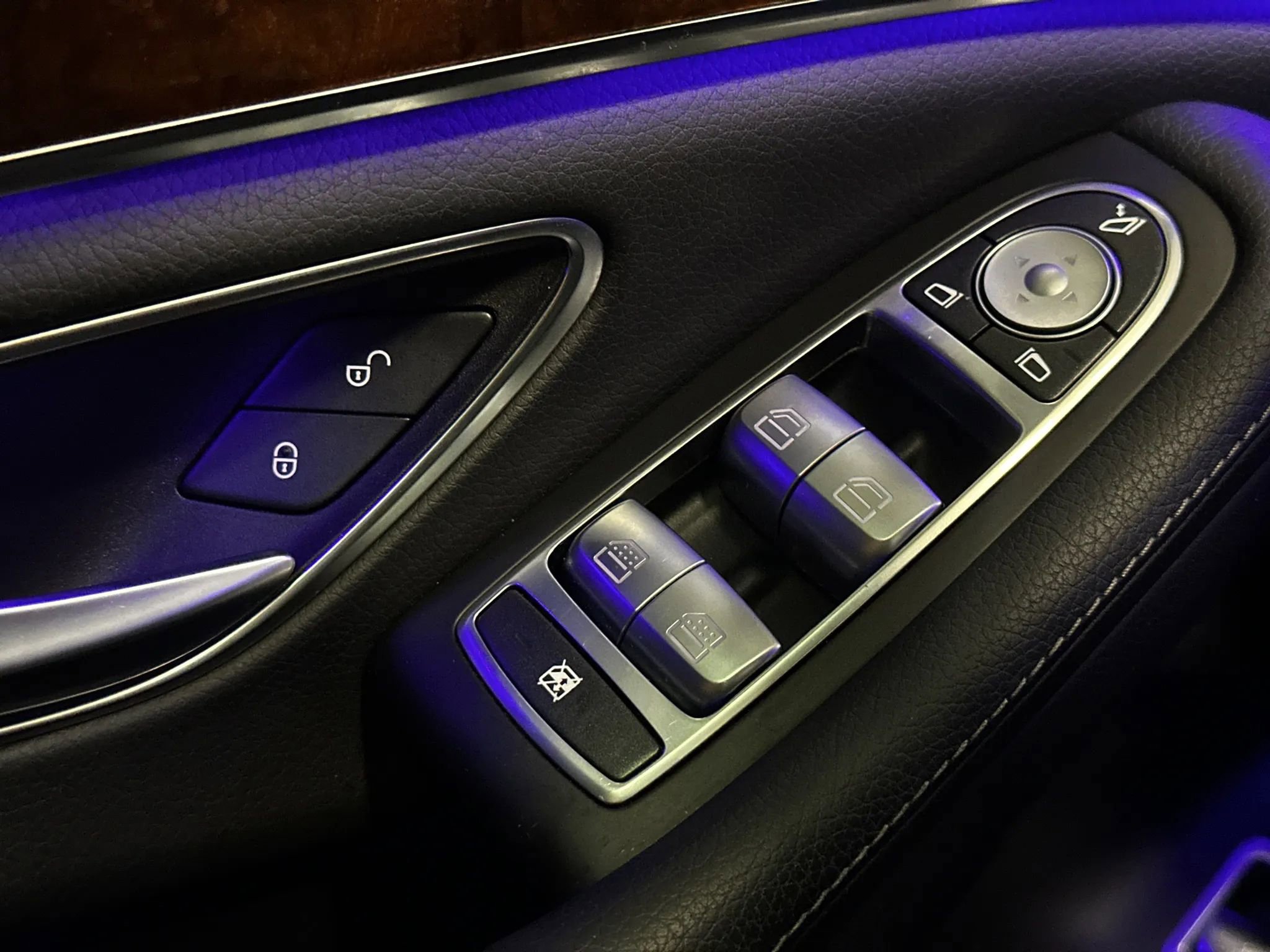 Used 2017 Mercedes-Benz S 550 Sedan image 30