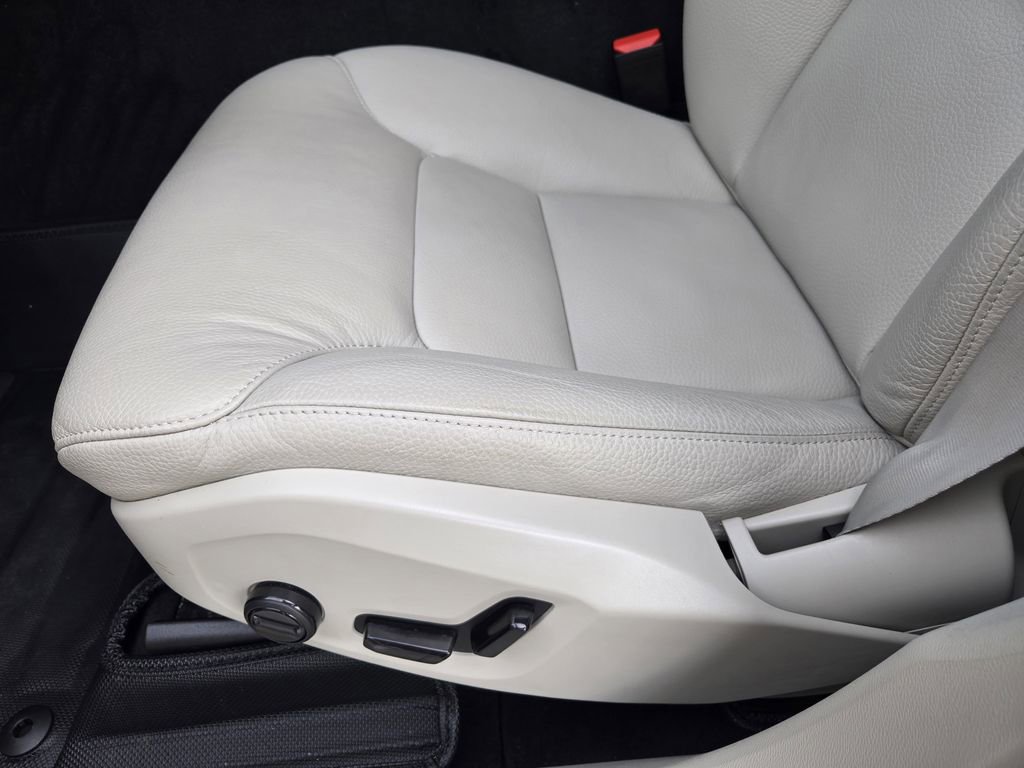 Used 2024 Volvo XC60 B5 Plus AWD/4WD image 20