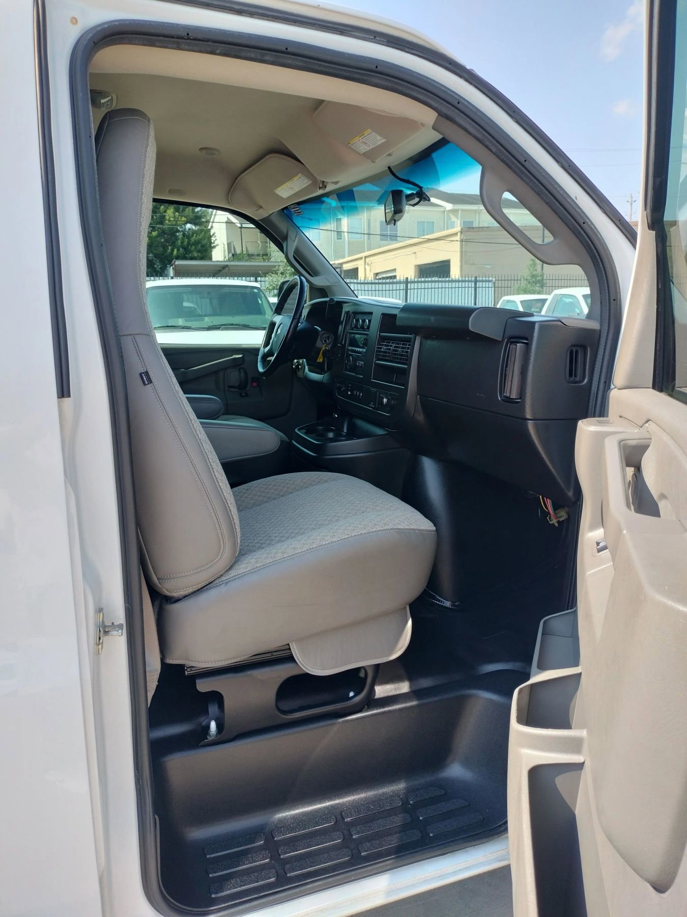 Used 2019 Chevrolet Express 3500 Extended w/ Driver Convenience Package RWD image 35