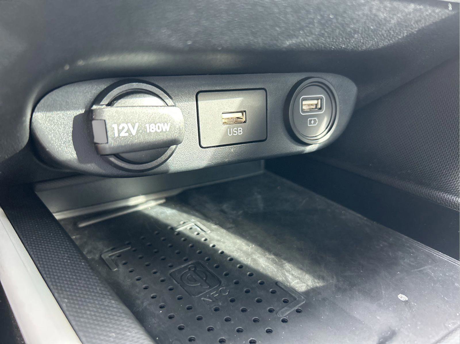 Used 2023 Hyundai Elantra Limited image 22