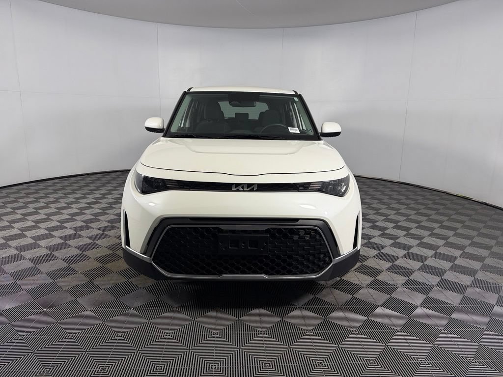 Used 2025 Kia Soul LX w/ LX Technology Package FWD image 4